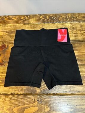NWT Yummie Tummie Seamless Shaping Shortie Size L/XL Black
